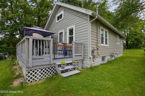 10 Gipp Road, Guilderland, NY 12203