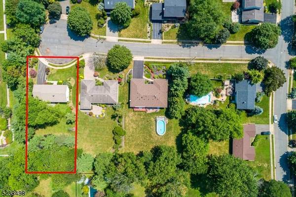 7 Limoli Ct, Edison Twp., NJ 08820