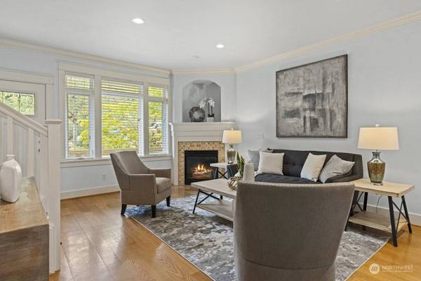 16 B W Etruria ST, Seattle, WA 98119