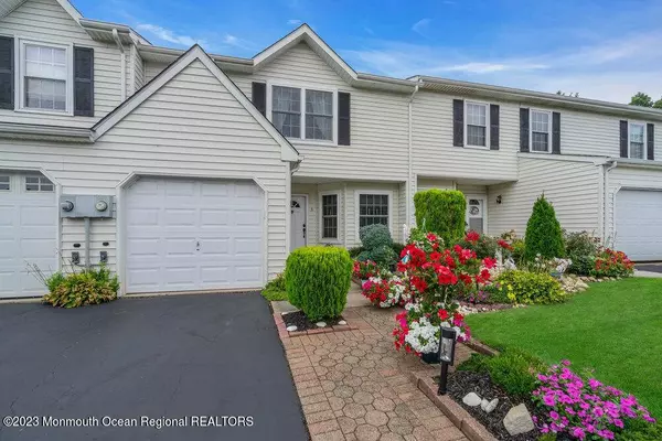 31 Mariners Cove, Freehold, NJ 07728