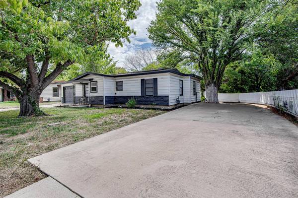 3632 Eastridge Drive, Haltom City, TX 76117