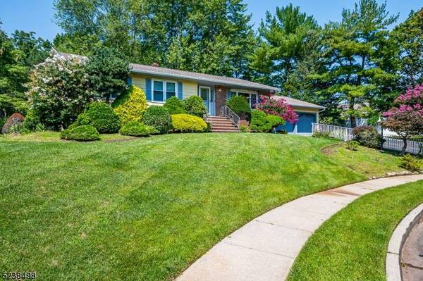 7 Limoli Ct, Edison Twp., NJ 08820