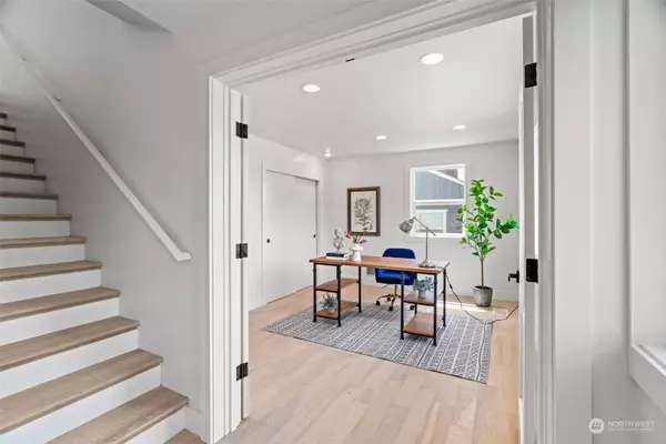 6826 47th AVE NE, Seattle, WA 98115