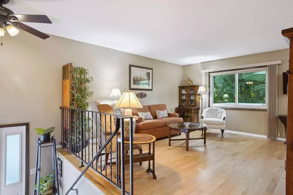 11166 Xavier CT, Bloomington, MN 55437