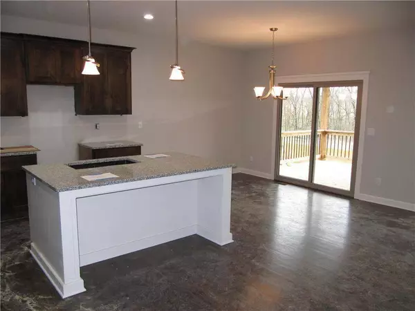 1012 NW Rymeg DR, Grain Valley, MO 64029