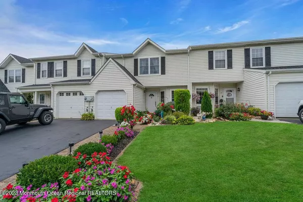 31 Mariners Cove, Freehold, NJ 07728