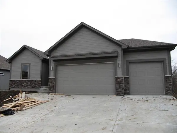 1012 NW Rymeg DR, Grain Valley, MO 64029