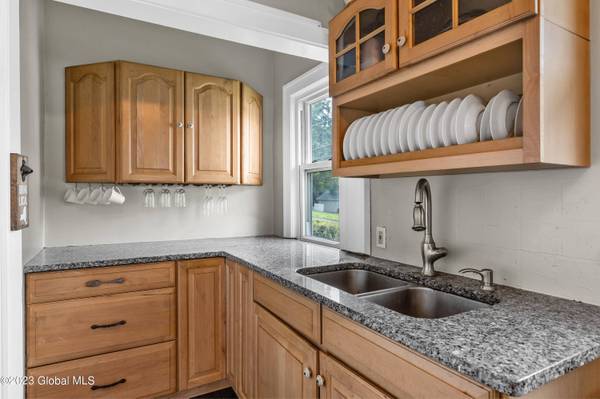 10 Gipp Road, Guilderland, NY 12203