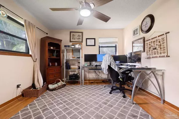 5515 Sun Valley Dr, Pensacola, FL 32505