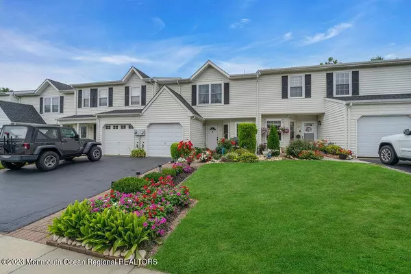 31 Mariners Cove, Freehold, NJ 07728