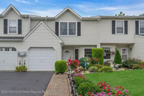 31 Mariners Cove, Freehold, NJ 07728