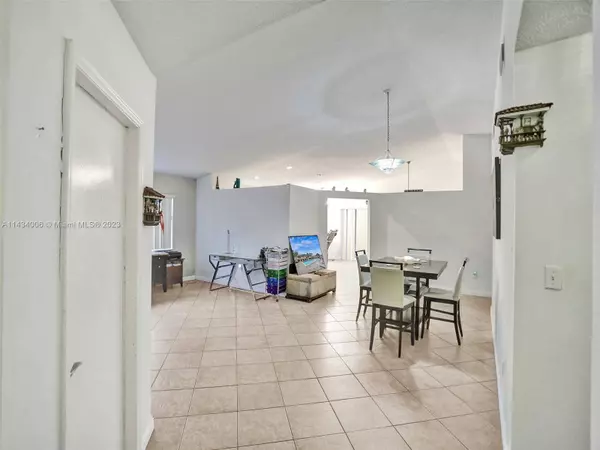 19650 NW 84th Ave, Hialeah, FL 33015