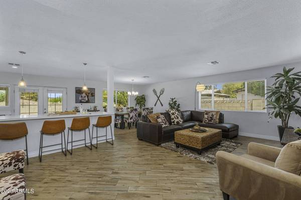 3020 E MISSION Lane, Phoenix, AZ 85028