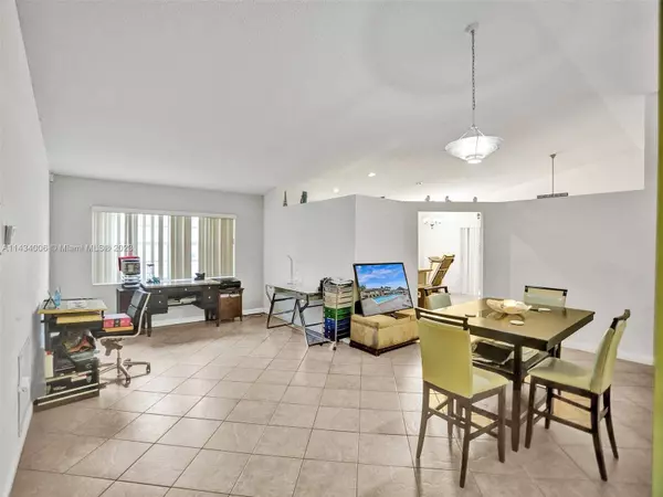 19650 NW 84th Ave, Hialeah, FL 33015