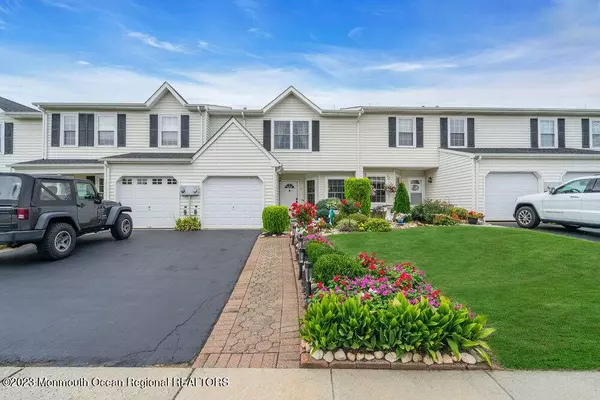 31 Mariners Cove, Freehold, NJ 07728