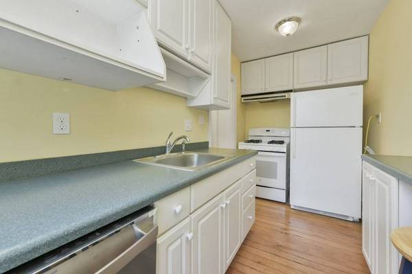 37 Commonwealth Avenue #33, Newton, MA 02467