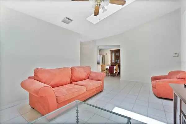 7707 LAKE GANDY CIR, Orlando, FL 32810