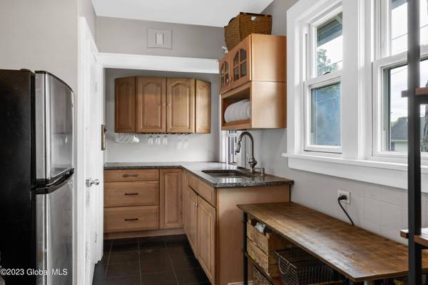 10 Gipp Road, Guilderland, NY 12203