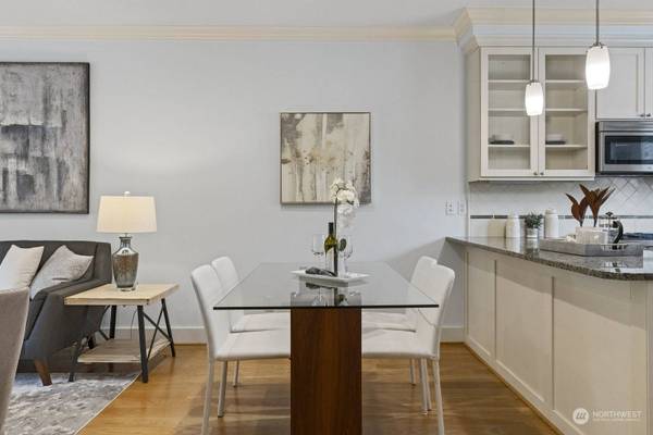 16 B W Etruria ST, Seattle, WA 98119