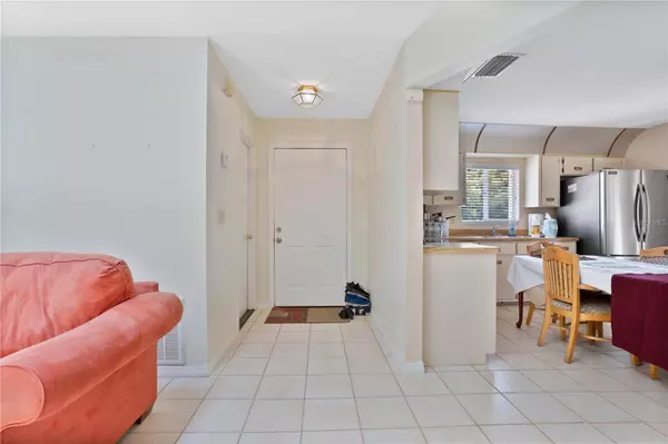 7707 LAKE GANDY CIR, Orlando, FL 32810