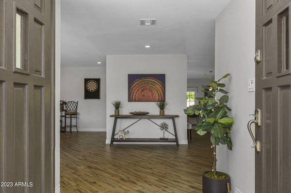 3020 E MISSION Lane, Phoenix, AZ 85028
