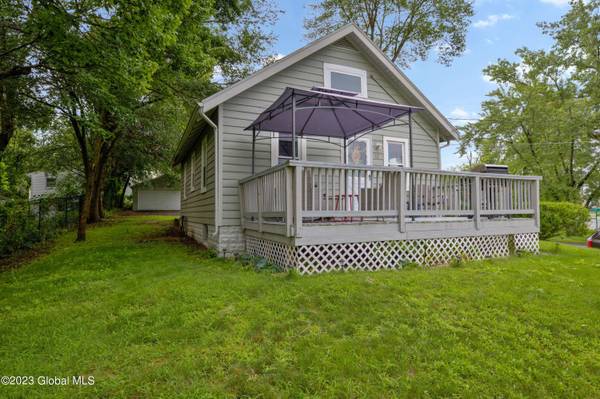 10 Gipp Road, Guilderland, NY 12203