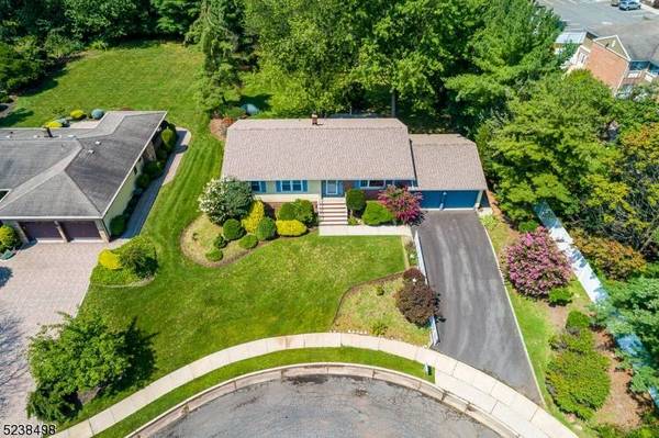 7 Limoli Ct, Edison Twp., NJ 08820