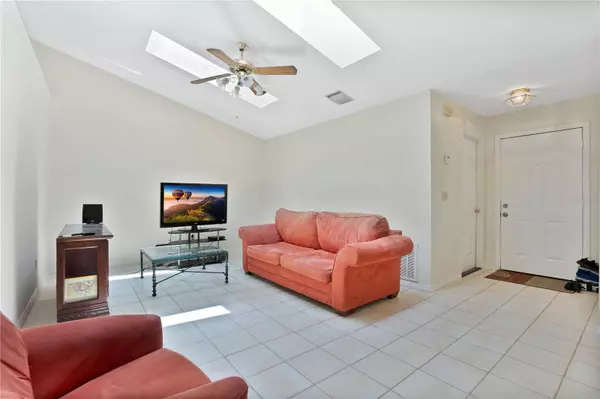 7707 LAKE GANDY CIR, Orlando, FL 32810