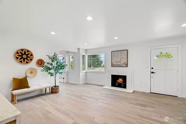 6826 47th AVE NE, Seattle, WA 98115