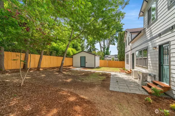 6826 47th AVE NE, Seattle, WA 98115