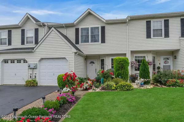 31 Mariners Cove, Freehold, NJ 07728