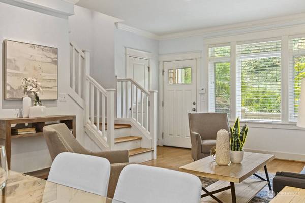 16 B W Etruria ST, Seattle, WA 98119