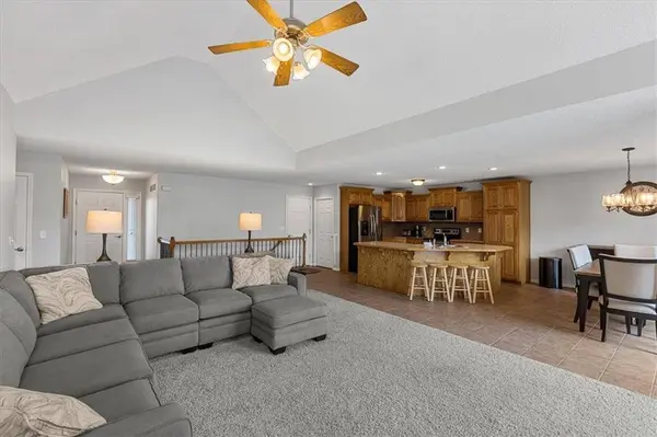 9004 N Essex DR, Kansas City, MO 64156