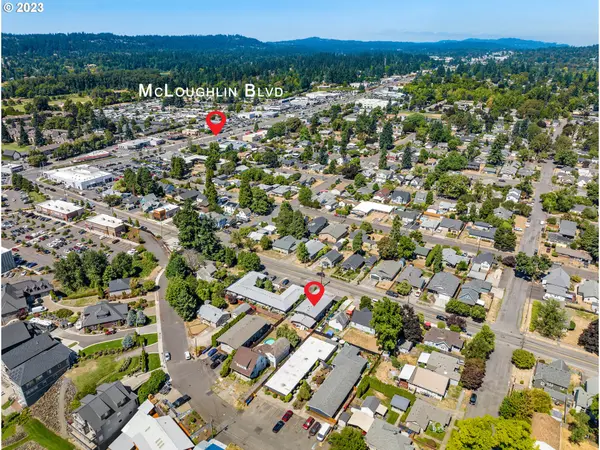 345 W ARLINGTON ST, Gladstone, OR 97027