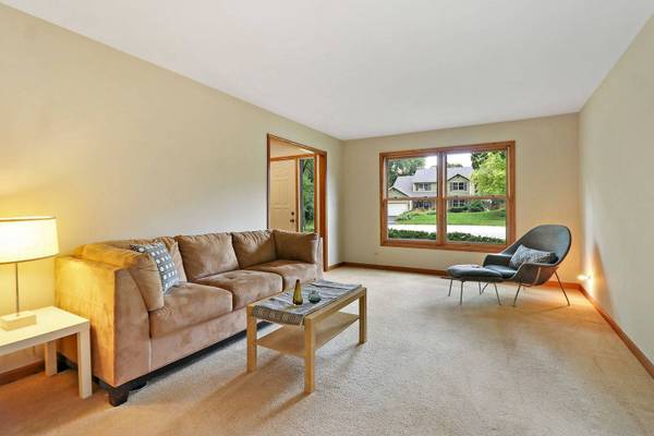 576 Plum Tree LN, Antioch, IL 60002