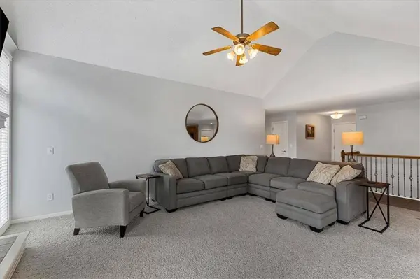 9004 N Essex DR, Kansas City, MO 64156