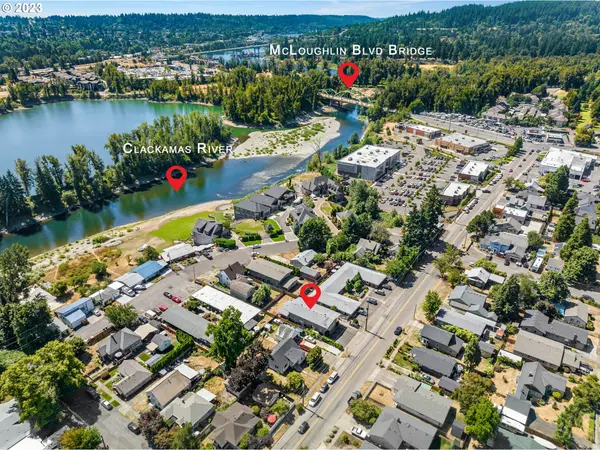 345 W ARLINGTON ST, Gladstone, OR 97027