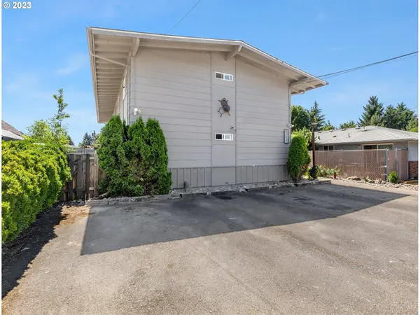 345 W ARLINGTON ST, Gladstone, OR 97027