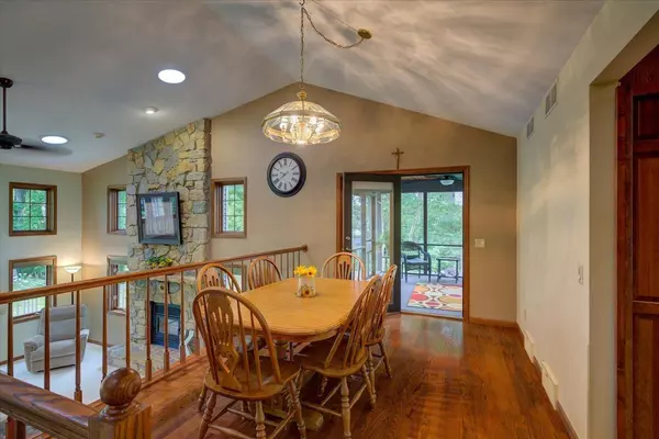 182 Hickory Court, Oregon, WI 53575