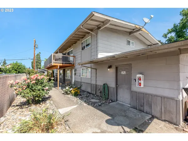 345 W ARLINGTON ST, Gladstone, OR 97027