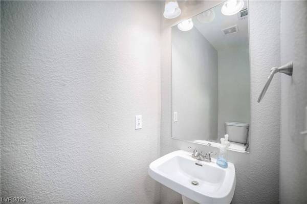 6717 Snake River Avenue, Las Vegas, NV 89130