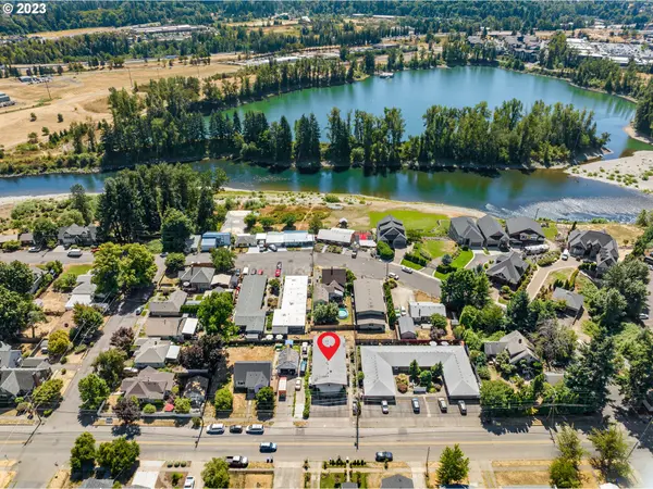 345 W ARLINGTON ST, Gladstone, OR 97027