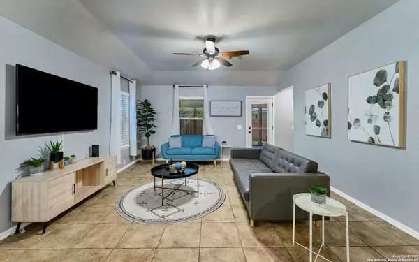 815 Tisbury Pkwy, San Antonio, TX 78251