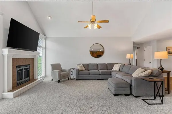 9004 N Essex DR, Kansas City, MO 64156