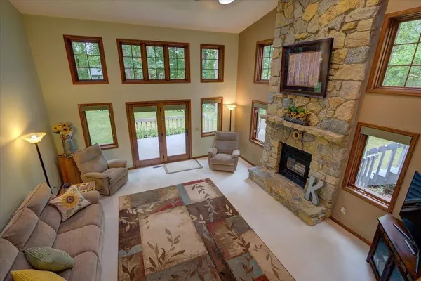 182 Hickory Court, Oregon, WI 53575