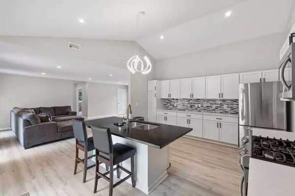 8452 W 87th ST, Indianapolis, IN 46278