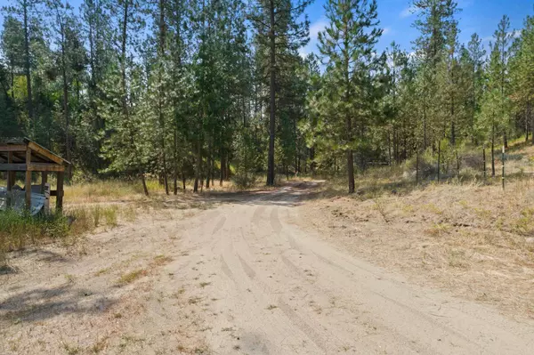 6226 W Whitmore Hill Rd, Deer Park, WA 99006