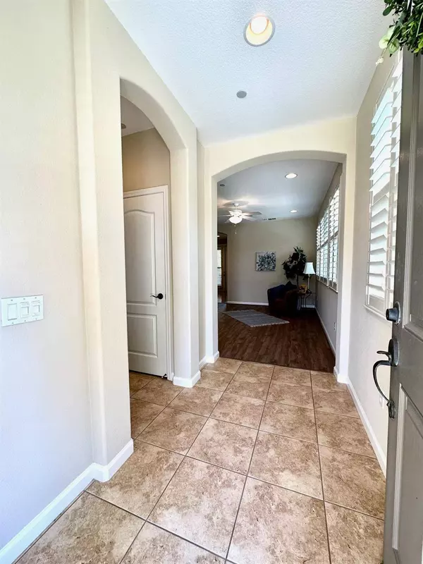 1009 Cabris LN, Roseville, CA 95747