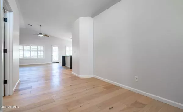 4058 E VISTA Drive, Phoenix, AZ 85032