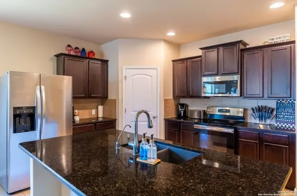 734 CORNFLOWER CT, New Braunfels, TX 78130-4798